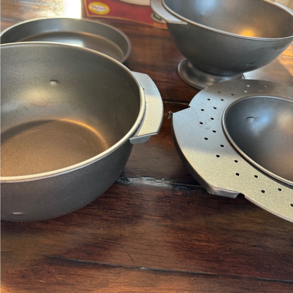 Betty Crocker Bake'n Fill 4 Piece Set - Red and Black - Picture 7 of 8